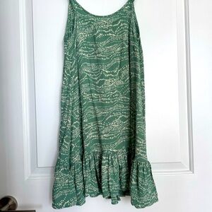 Urban Outfitters Flowy Adjustable Strap Summer Dress Size Small Green and White